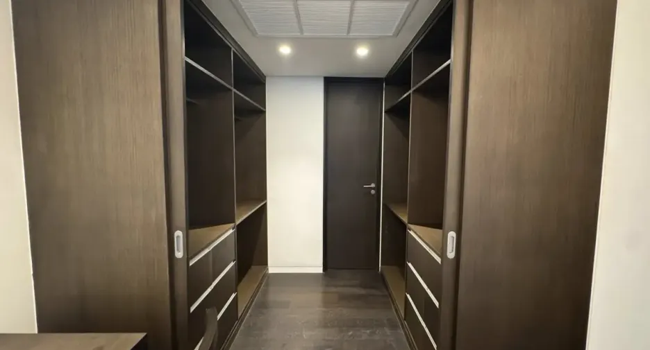 For rent and for sale 2 bedrooms condo in Watthana, Bangkok