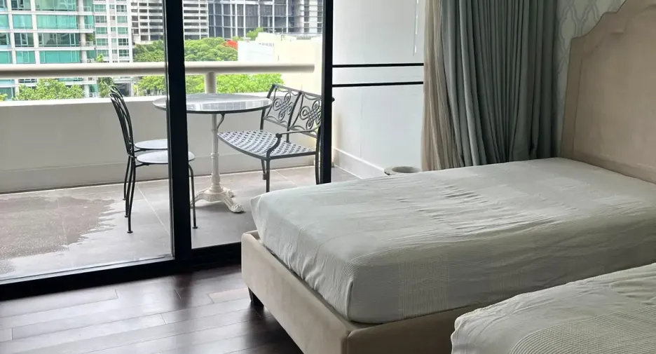 For rent 2 bedrooms condo in Pathum Wan, Bangkok