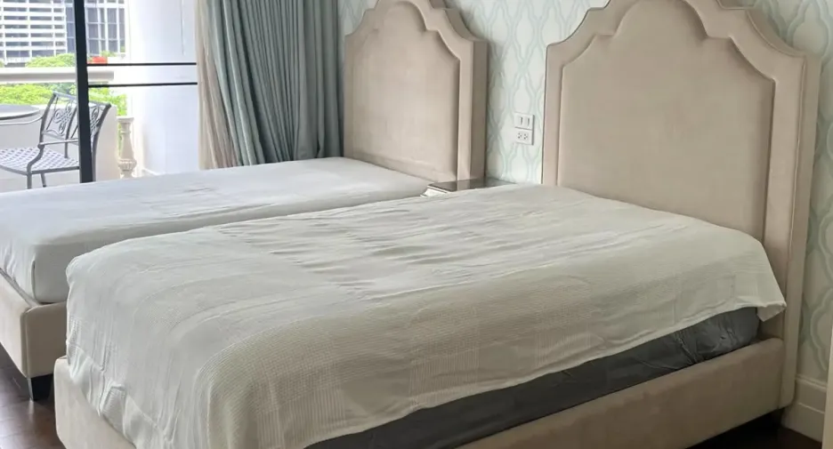 For rent 2 bedrooms condo in Pathum Wan, Bangkok