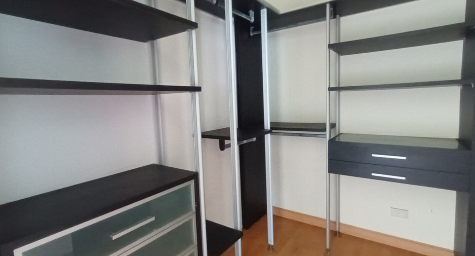For sale 1 bed condo in Yan Nawa, Bangkok