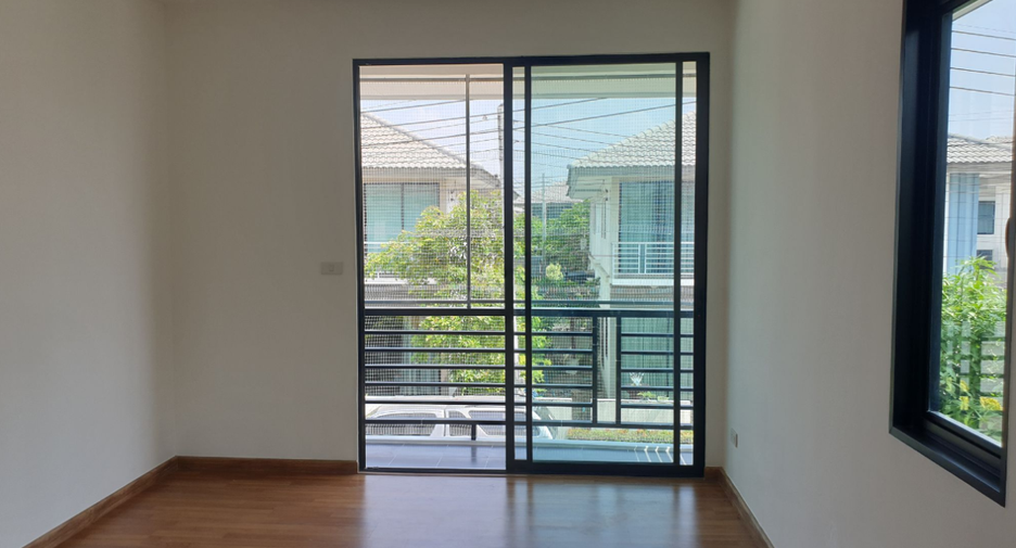For sale 3 bedrooms house in Ban Pho, Chachoengsao