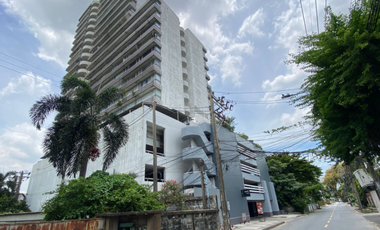 For sale 2 bedrooms condo in Huai Khwang, Bangkok