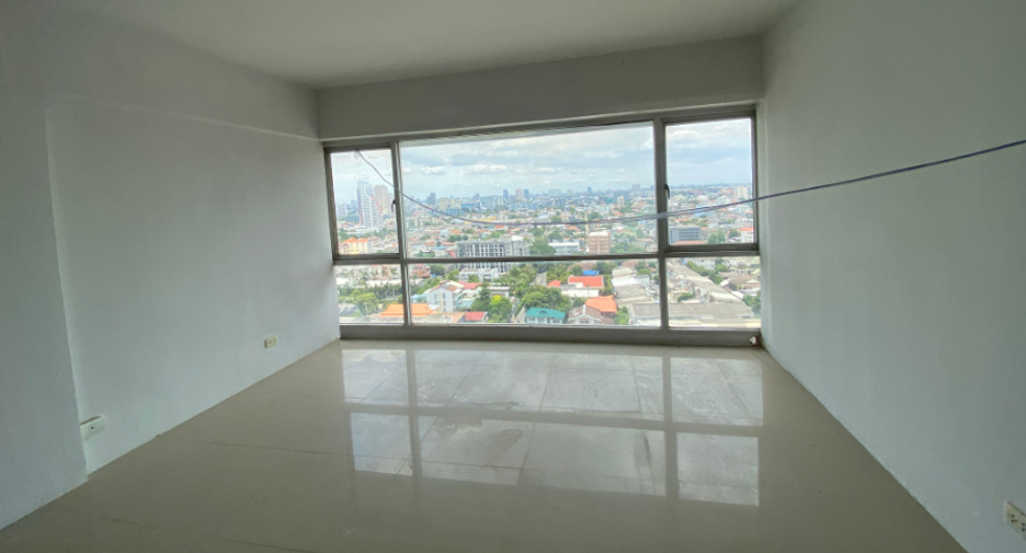 For sale 2 bedrooms condo in Huai Khwang, Bangkok