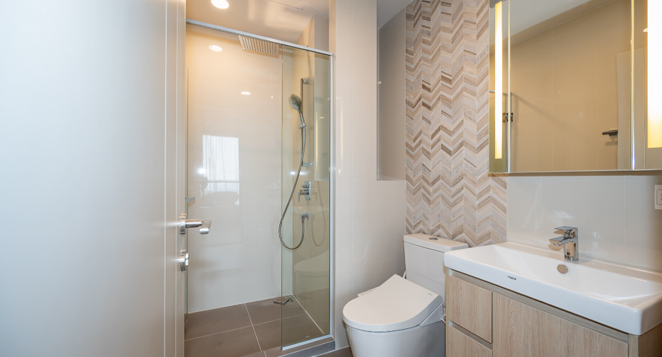 For sale 1 bed condo in Khlong Toei, Bangkok