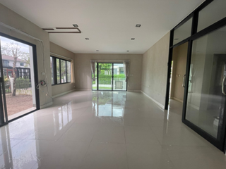 出售 4 卧室 独立屋 在 Mueang Pathum Thani, Pathum Thani