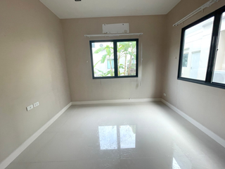 出售 4 卧室 独立屋 在 Mueang Pathum Thani, Pathum Thani