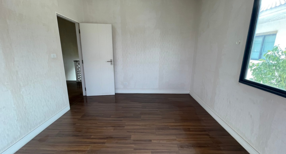 出售 4 卧室 独立屋 在 Mueang Pathum Thani, Pathum Thani