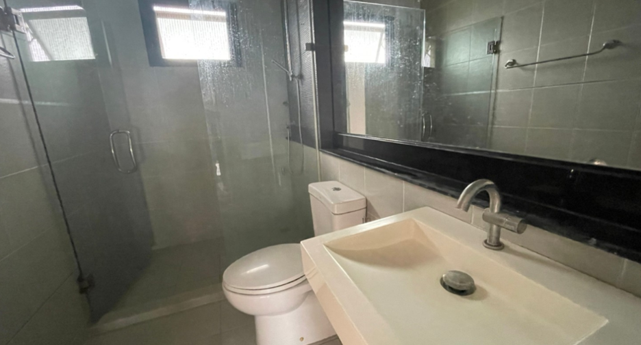 出售 4 卧室 独立屋 在 Mueang Pathum Thani, Pathum Thani