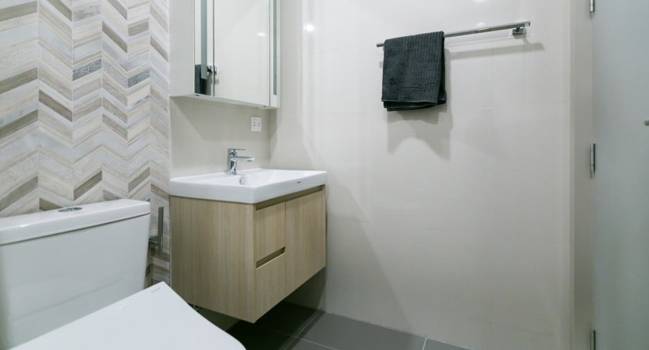 For sale 1 bed condo in Khlong Toei, Bangkok