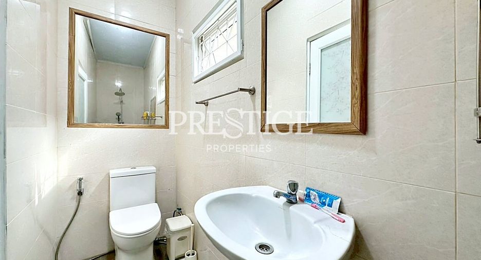 For sale 2 ベッドルーム house in Sattahip, Chonburi