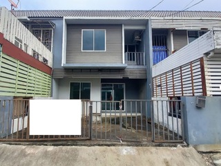 Casa adosada en venta de 3 habitaciones en Pak Kret, Nonthaburi