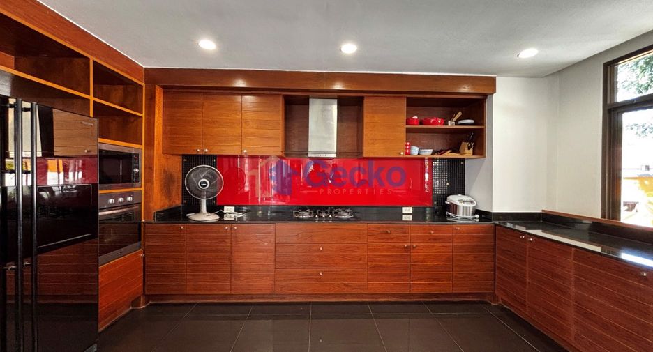 For rent and for sale 5 bedrooms house in Bang Lamung, Chonburi
