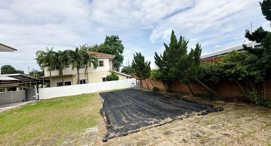 For sale 4 bedrooms house in Mueang Chiang Mai, Chiang Mai
