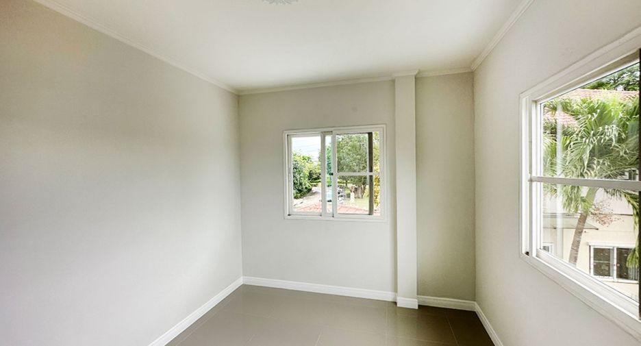 For sale 4 bedrooms house in Mueang Chiang Mai, Chiang Mai