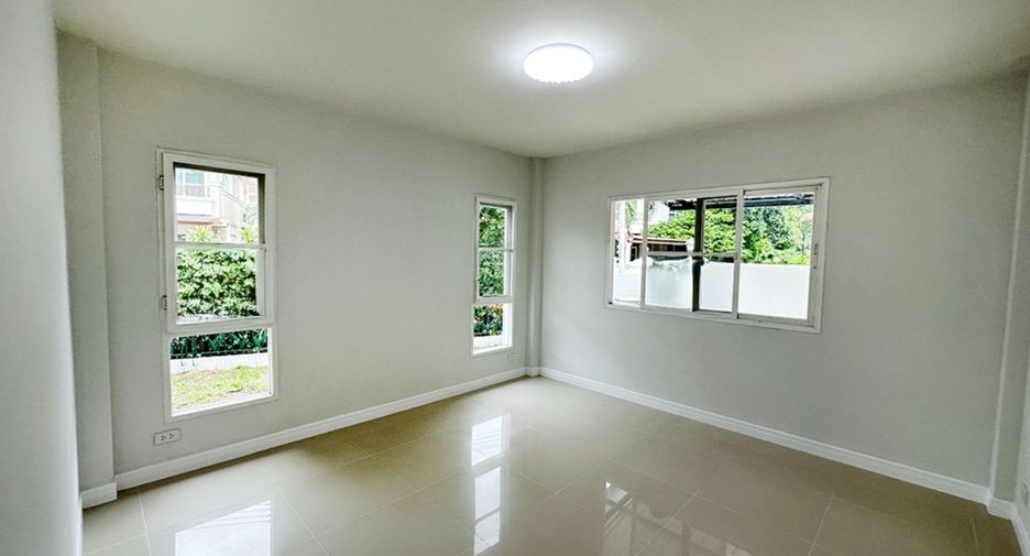 For sale 4 bedrooms house in Mueang Chiang Mai, Chiang Mai
