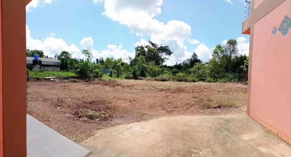 Local comercial en venta de 6 habitaciones en Kham Ta Kla, Sakon Nakhon