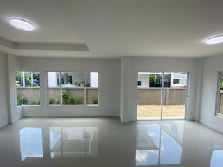 For sale 3 bedrooms house in Mueang Samut Sakhon, Samut Sakhon