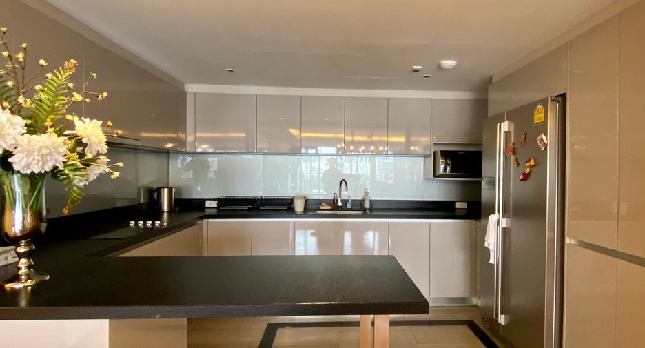 À vendre 3 chambres condo à Watthana, Bangkok