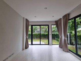 Casa adosada en alquiler de 4 habitaciones en Prawet, Bangkok