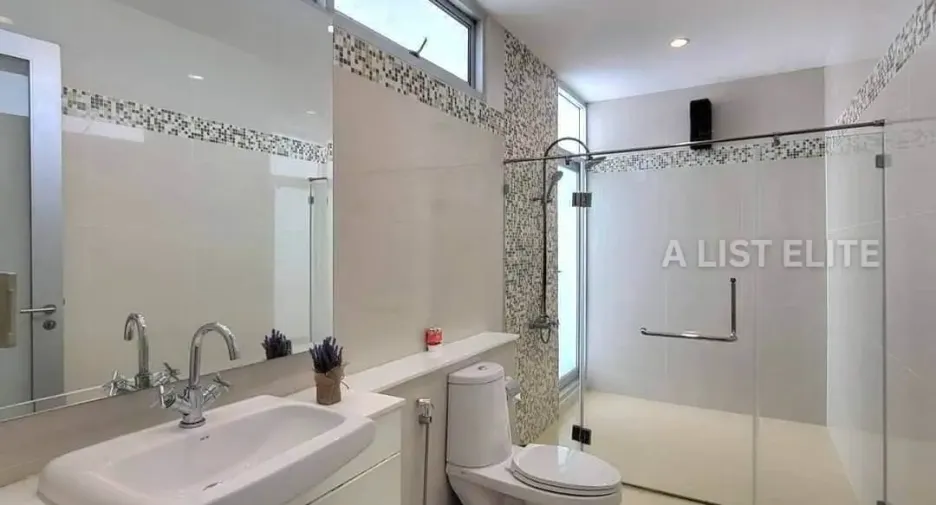 For rent 5 bedrooms house in Sattahip, Chonburi