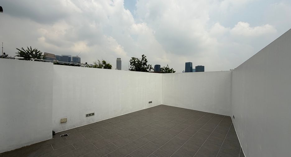Condo en venta de 2 habitaciones en Yan Nawa, Bangkok