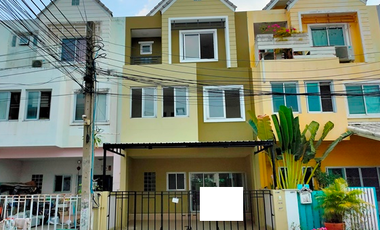 Casa adosada en venta de 4 habitaciones en Bueng Kum, Bangkok