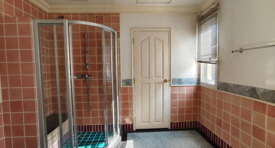 For sale 5 bedrooms house in Bang Khun Thian, Bangkok