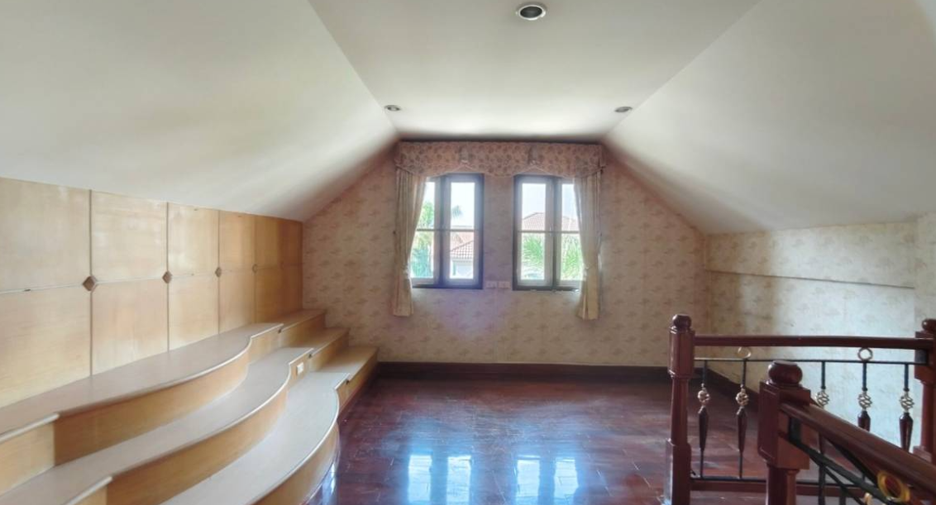 For sale 5 bedrooms house in Bang Khun Thian, Bangkok