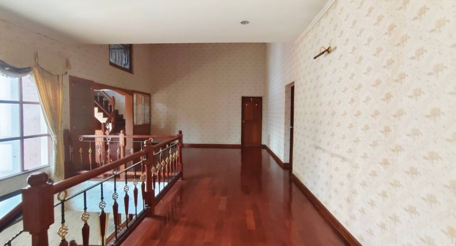 For sale 5 bedrooms house in Bang Khun Thian, Bangkok