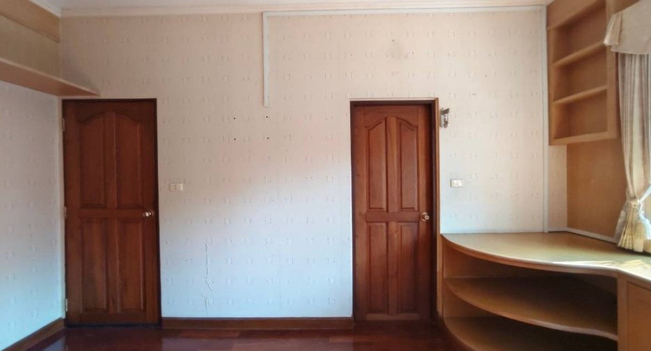 For sale 5 bedrooms house in Bang Khun Thian, Bangkok