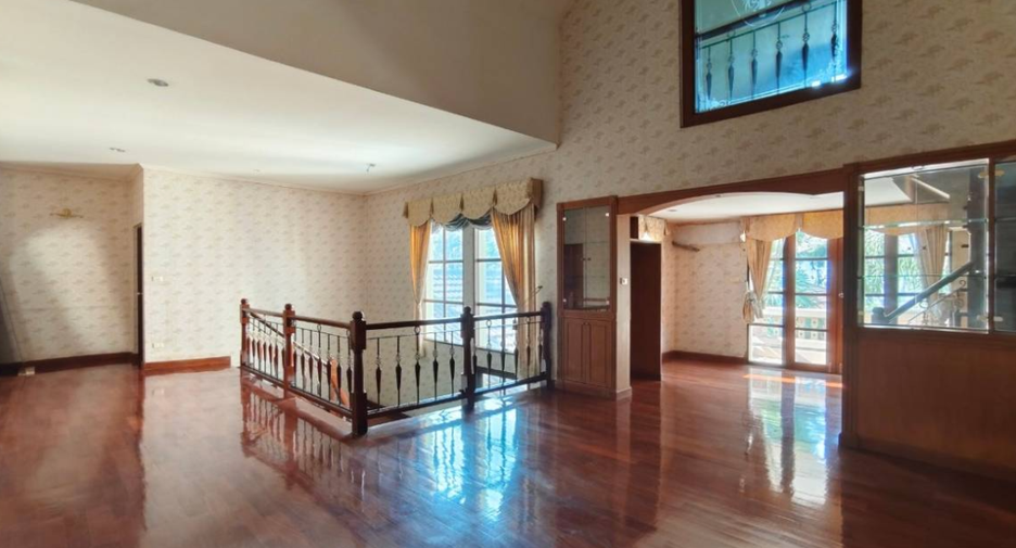 For sale 5 bedrooms house in Bang Khun Thian, Bangkok