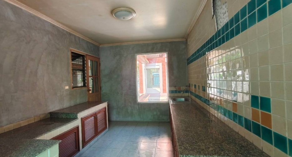 For sale 5 bedrooms house in Bang Khun Thian, Bangkok
