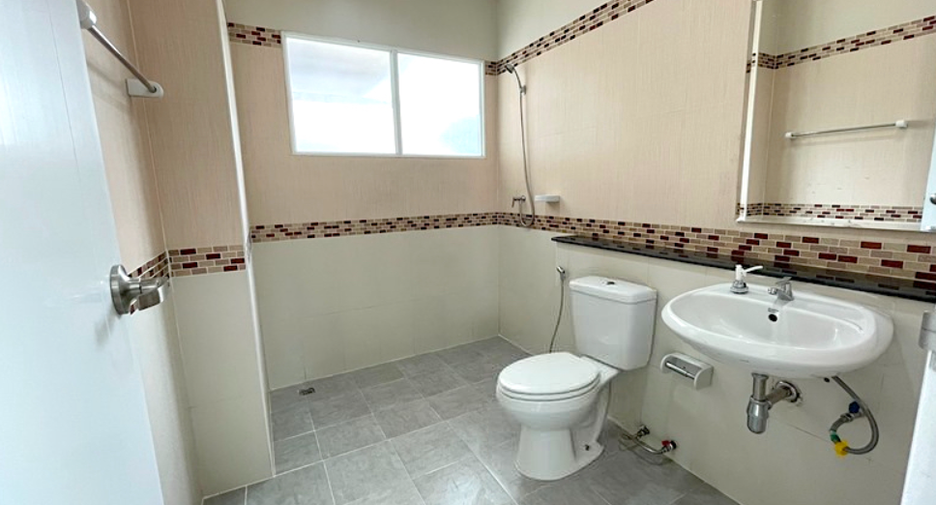 For sale 3 bedrooms house in Lat Krabang, Bangkok