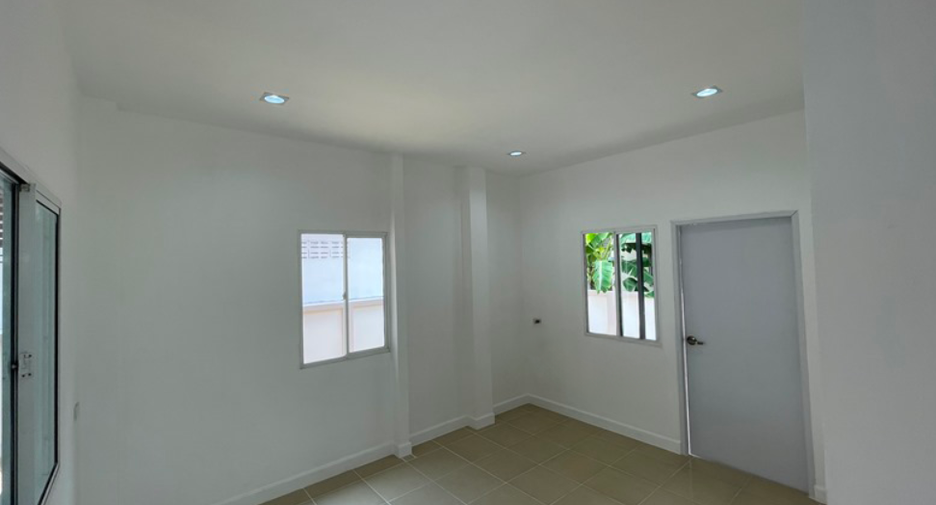 For sale 3 bedrooms house in Lat Krabang, Bangkok