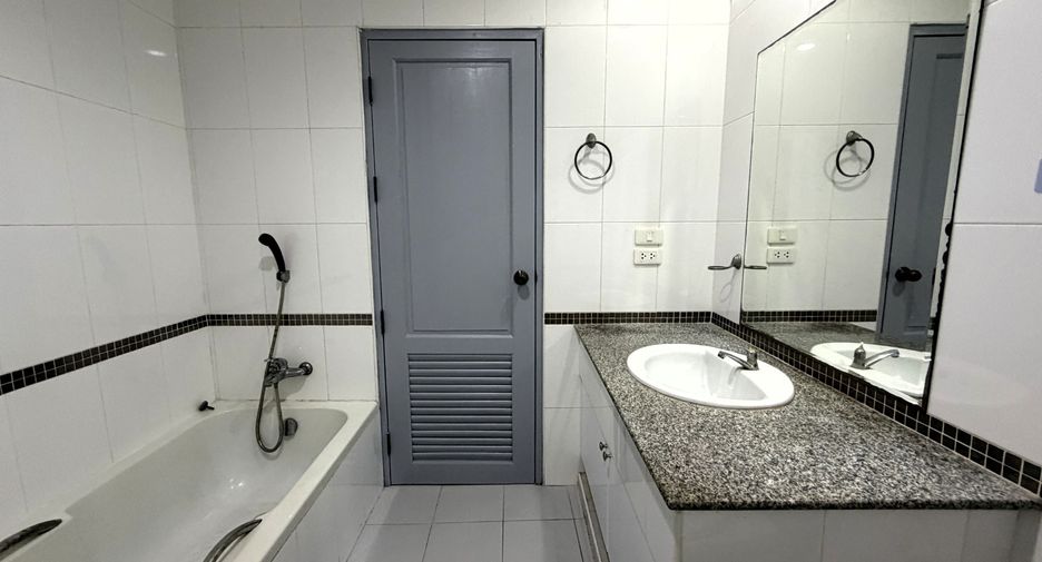 For rent and for sale 1 bed condo in Pratumnak, Pattaya