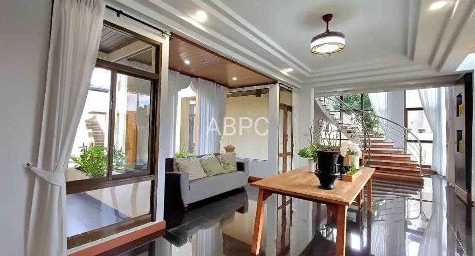 For rent and for sale 5 bedrooms house in Bang Lamung, Chonburi
