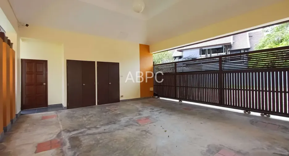 For rent and for sale 5 bedrooms house in Bang Lamung, Chonburi