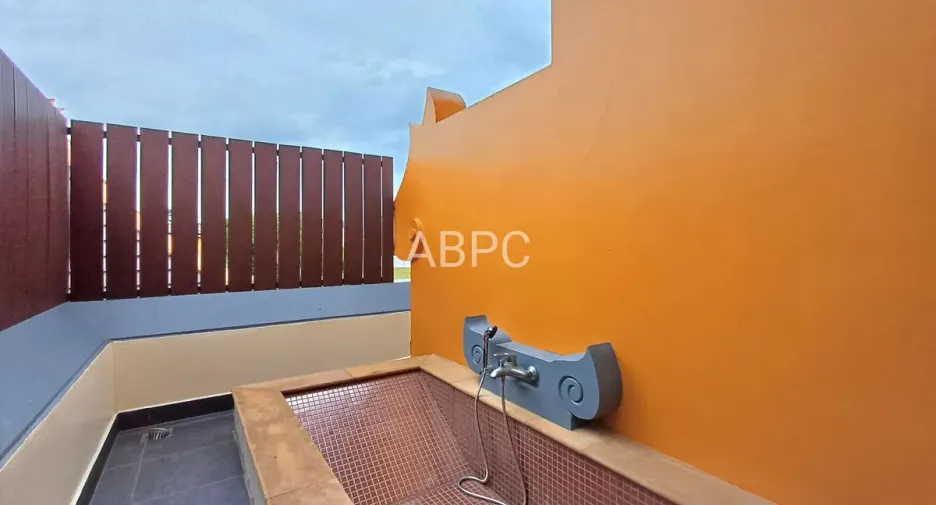 For rent and for sale 5 bedrooms house in Bang Lamung, Chonburi