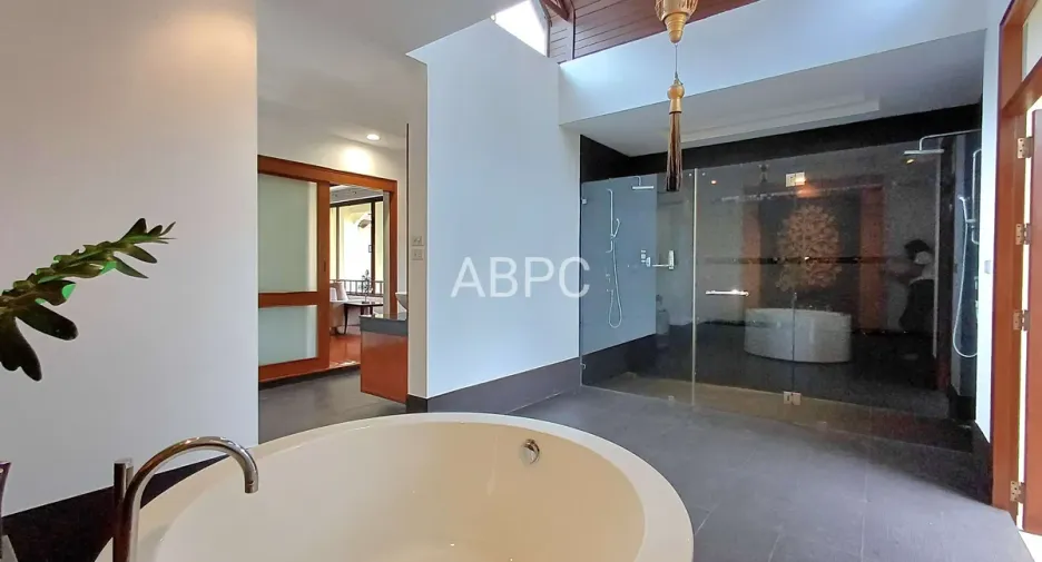 For rent and for sale 5 bedrooms house in Bang Lamung, Chonburi