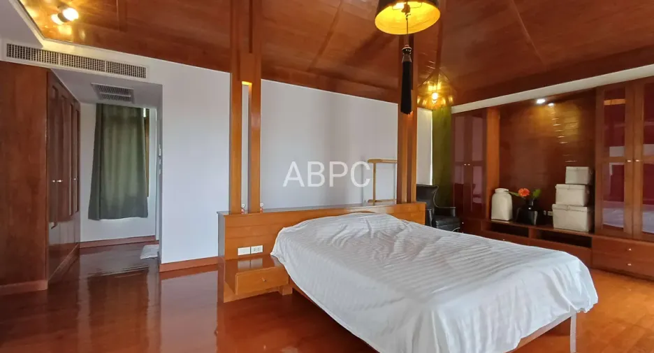 For rent and for sale 5 bedrooms house in Bang Lamung, Chonburi