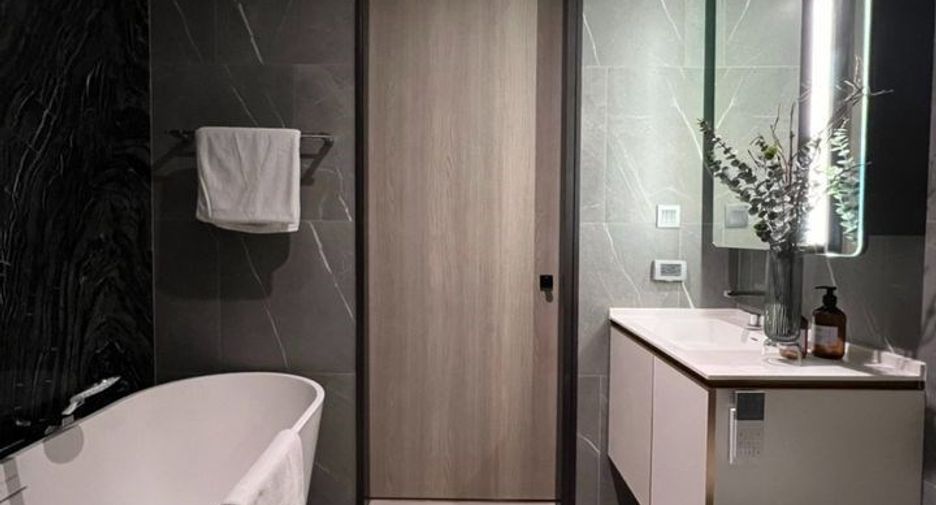 For rent 2 bedrooms condo in Watthana, Bangkok
