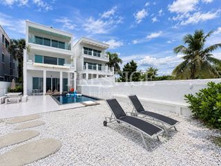 Casa en alquiler de 4 habitaciones en Bang Lamung, Chonburi