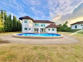 À vendre et à louer 4 chambres maison à Bang Lamung, Chonburi