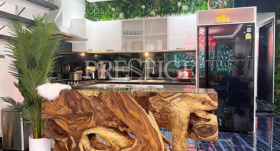 For sale 8 bedrooms house in Jomtien, Pattaya