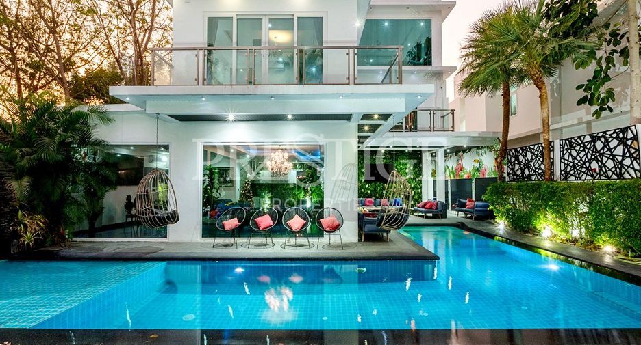 For sale 8 bedrooms house in Jomtien, Pattaya