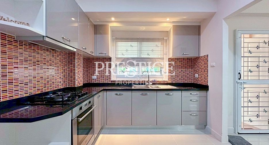 For sale そして for rent 3 ベッドルーム house in Bang Lamung, Chonburi