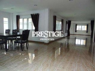 Casa en alquiler de 4 habitaciones en Bang Lamung, Chonburi