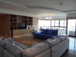 For rent 4 bedrooms condo in Na Jomtien, Pattaya