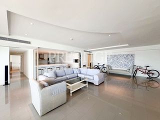 For rent 4 bedrooms condo in Na Jomtien, Pattaya