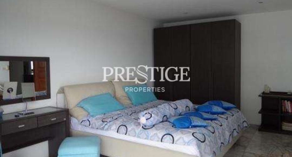For rent 3 bedrooms condo in Pratumnak, Pattaya